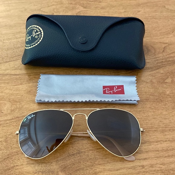 Ray Ban Aviator Classics - Picture 2 of 5
